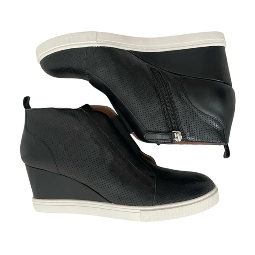 L.Paolo Black Wedge Ankle Boots